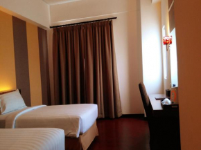  Grand Imawan Hotel  Макассар